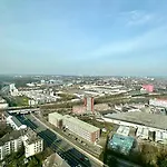 Domspitzen-blick, Cooles 2 Mit Indoor-swimmingpool Auf Dem Dach, Kueche Und Smart-tv * 쾰른