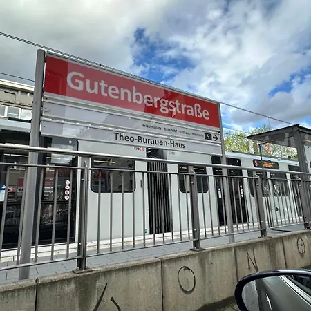 Domspitzen-blick, Cooles 2 Mit Indoor-swimmingpool Auf Dem Dach, Kueche Und Smart-tv Colónia