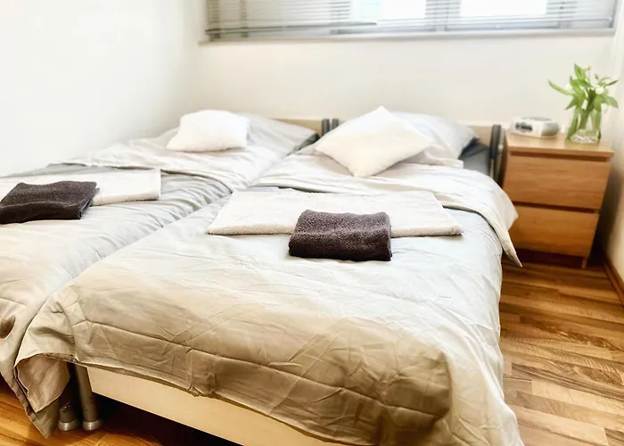 Domspitzen-blick, Cooles 2 Mit Indoor-swimmingpool Auf Dem Dach, Kueche Und Smart-tv كولونيا