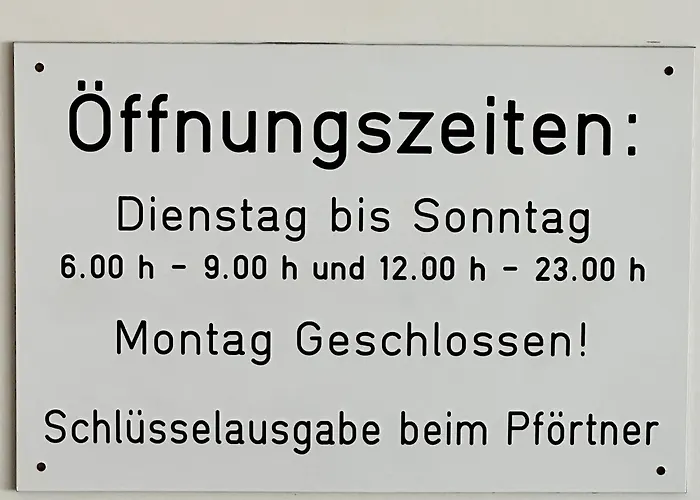 Domspitzen-blick, Cooles 2 Mit Indoor-swimmingpool Auf Dem Dach, Kueche Und Smart-tv