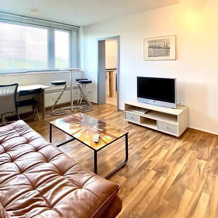 Domspitzen-blick, Cooles 2 Mit Indoor-swimmingpool Auf Dem Dach, Kueche Und Smart-tv * Cologne