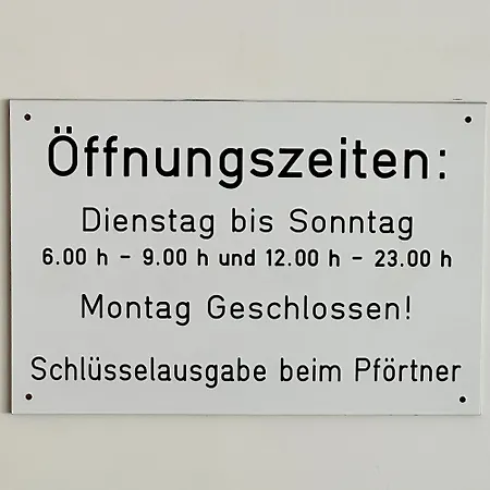 Domspitzen-blick, Cooles 2 Mit Indoor-swimmingpool Auf Dem Dach, Kueche Und Smart-tv