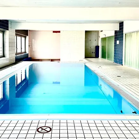 Domspitzen-blick, Cooles 2 Mit Indoor-swimmingpool Auf Dem Dach, Kueche Und Smart-tv 쾰른