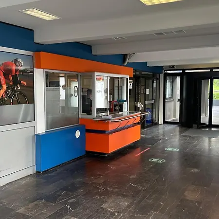 아파트 Domspitzen-blick, Cooles 2 Mit Indoor-swimmingpool Auf Dem Dach, Kueche Und Smart-tv