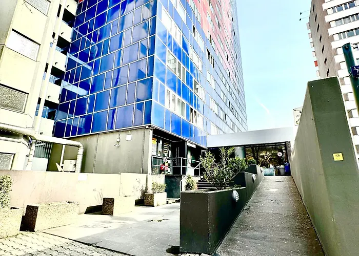 Domspitzen-blick, Cooles 2 Mit Indoor-swimmingpool Auf Dem Dach, Kueche Und Smart-tv