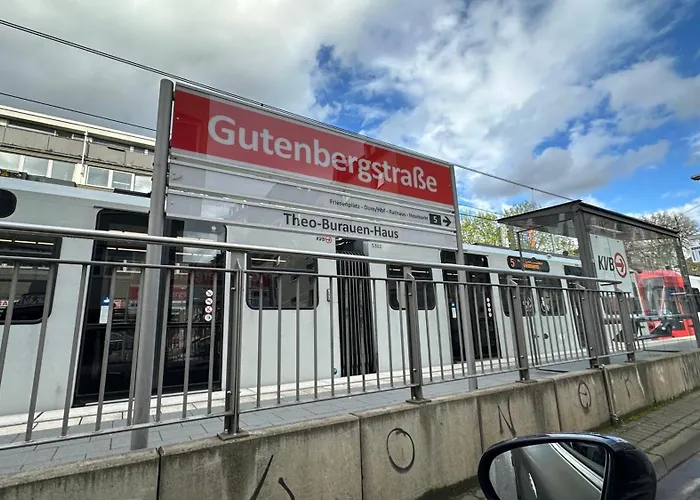 Domspitzen-blick, Cooles 2 Mit Indoor-swimmingpool Auf Dem Dach, Kueche Und Smart-tv Köln