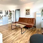 Domspitzen-blick, Cooles 2 Mit Indoor-swimmingpool Auf Dem Dach, Kueche Und Smart-tv