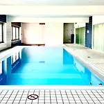 Domspitzen-blick, Cooles 2 Mit Indoor-swimmingpool Auf Dem Dach, Kueche Und Smart-tv كولونيا