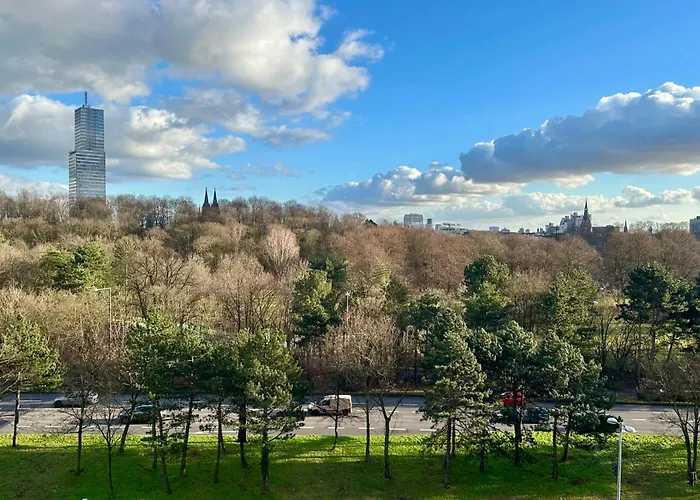 Domspitzen-blick, Cooles 2 Mit Indoor-swimmingpool Auf Dem Dach, Küche Und Smart-tv