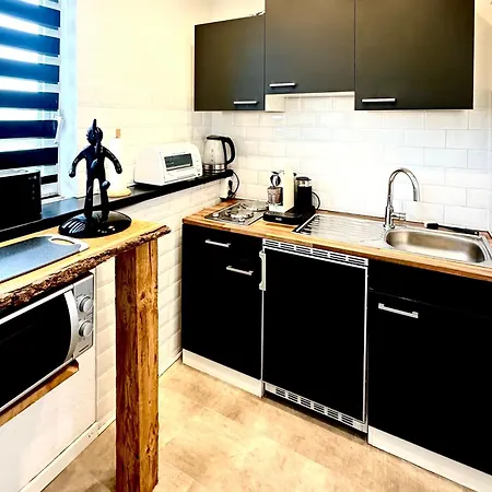 Apartman Domspitzen-blick, Cooles 2 Mit Indoor-swimmingpool Auf Dem Dach, Kueche Und Smart-tv Köln