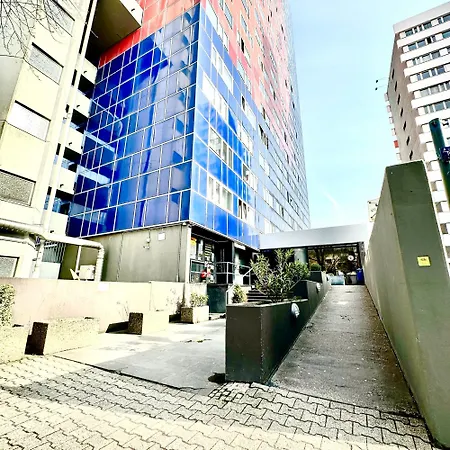 Domspitzen-blick, Cooles 2 Mit Indoor-swimmingpool Auf Dem Dach, Kueche Und Smart-tv